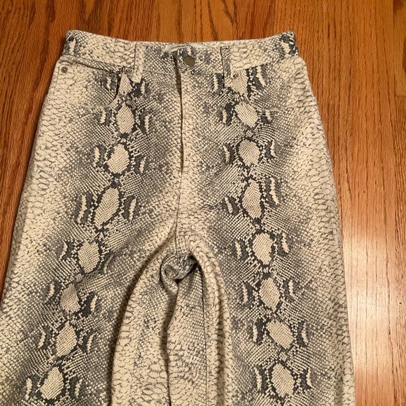 Zara Women Premium Denim Collection Jeans, Grey Snake Print, 5-Pocket, Sz 4 - Picture 2 of 15
